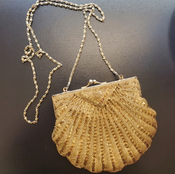 Elegant Gold Shell Clutch - Picture 1 of 5